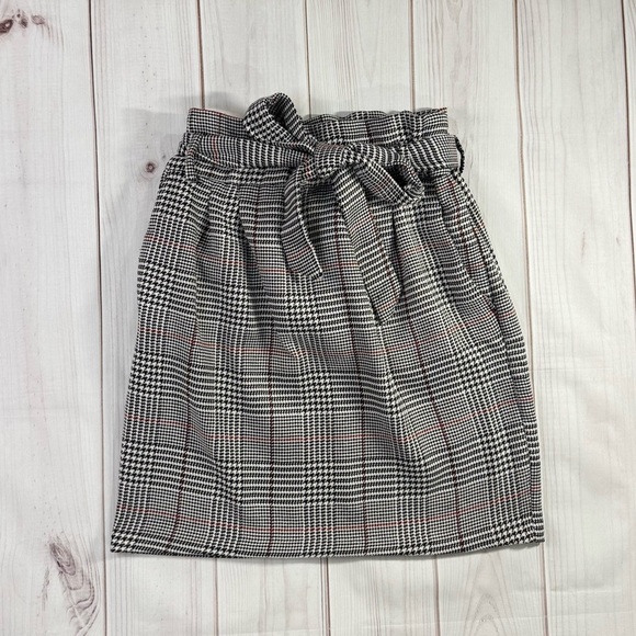 Dynamite Dresses & Skirts - Dynamite Black and White Plaid Pencil Skirt